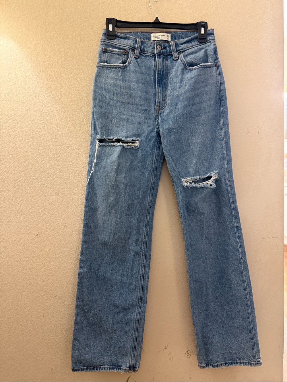 Abercrombie & Fitch High Rise the 90’s Relaxed Jeans Size 26 /2r Ripped